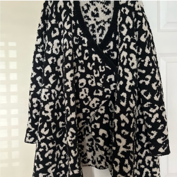 Ugg Sweater EUC - Picture 1 of 4